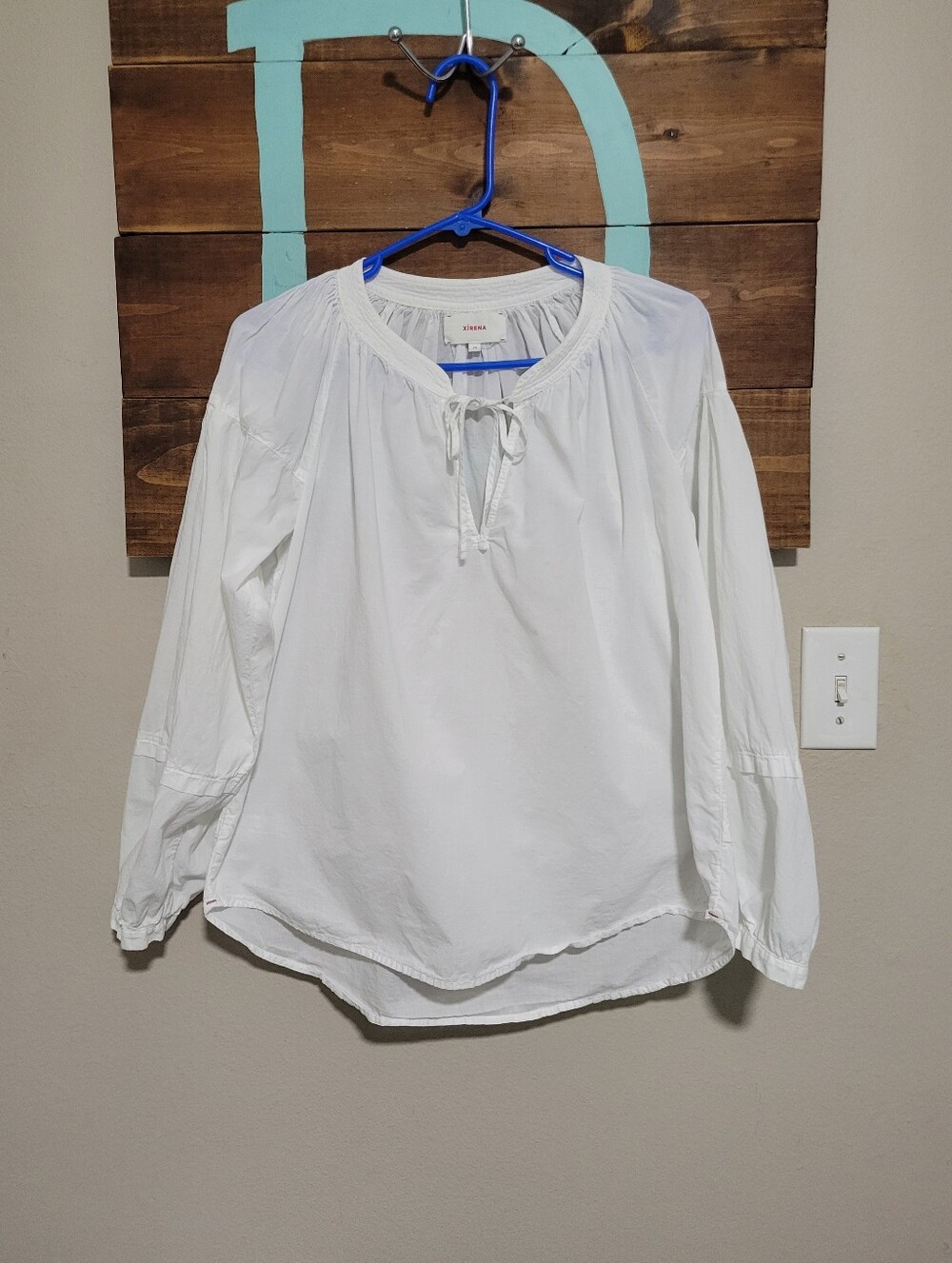 XiRENA White Peasant Long Sleeve Popover Blouse with Tie Neck Size Xs